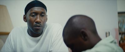 Still from Moonlight (2016) that has been tagged with: bfbfbf & medium shot & over-the-shoulder
