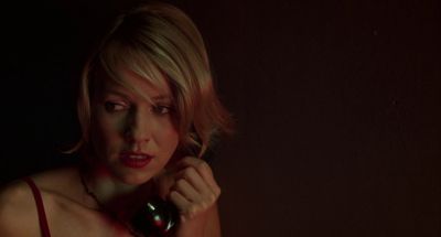 Still from Mulholland Drive (2001) that has been tagged with: 644220 & medium close-up & clean single & night & phone