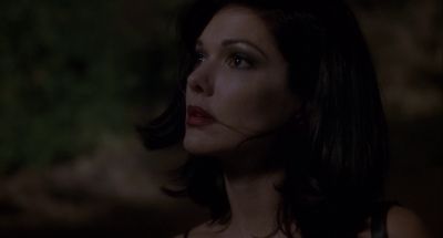 Still from Mulholland Drive (2001) that has been tagged with: night & exterior