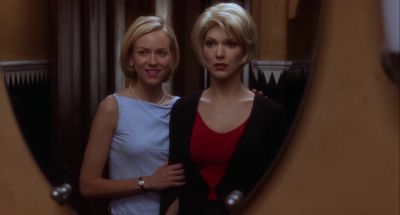 Still from Mulholland Drive (2001) that has been tagged with: mirror