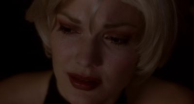 Still from Mulholland Drive (2001) that has been tagged with: close-up