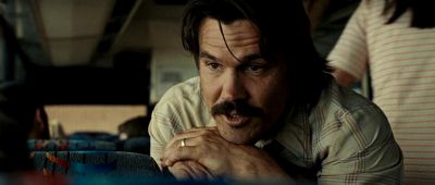 Still from No Country For Old Men (2007) that has been tagged with: 004852 & close-up & interior & day
