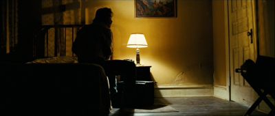 Still from No Country For Old Men (2007) that has been tagged with: bedroom