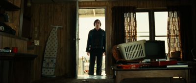 Still from No Country For Old Men (2007) that has been tagged with: doorway & interior & wide shot & day