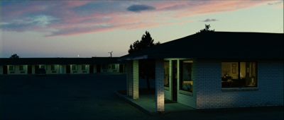 Still from No Country For Old Men (2007) that has been tagged with: establishing shot & motel