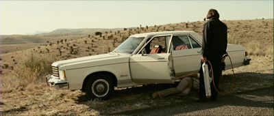 Still from No Country For Old Men (2007) that has been tagged with: dead body