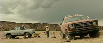 Still from No Country For Old Men (2007) that has been tagged with: truck