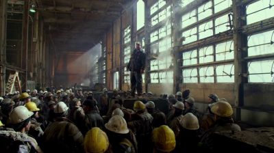 Still from Pacific Rim (2013) that has been tagged with: interior & wide shot & crowd