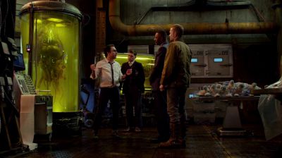 Still from Pacific Rim (2013) that has been tagged with: fdfd96 & day & group-shot
