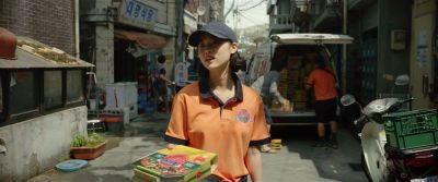 Still from Parasite (2019) that has been tagged with: pizza & van & delivery person