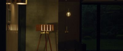 Still from Parasite (2019) that has been tagged with: practical lamp & interior