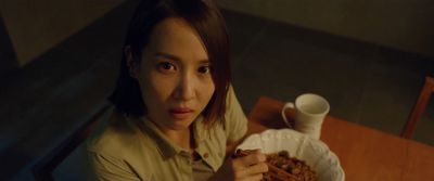 Still from Parasite (2019) that has been tagged with: eating