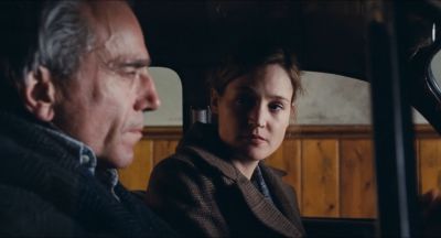 Still from Phantom Thread (2017) that has been tagged with: interior & two-shot & profile shot & medium close-up & period