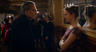 Still from Phantom Thread (2017) that has been tagged with: mirror
