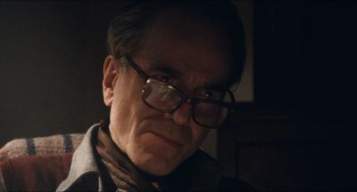 Still from Phantom Thread (2017) that has been tagged with: period