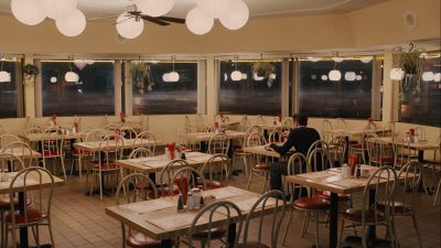 Still from Prisoners (2013) that has been tagged with: restaurant & interior & wide shot