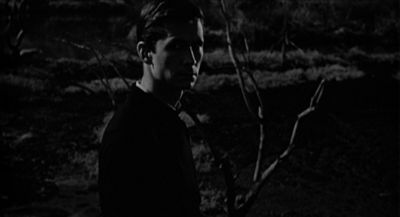 Still from Psycho (1960) that has been tagged with: black and white & exterior & medium shot