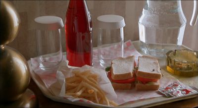 Still from Psycho (1998) that has been tagged with: fries & sandwich