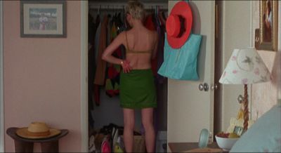 Still from Psycho (1998) that has been tagged with: medium wide & closet & interior & over-the-shoulder