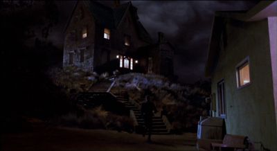Still from Psycho (1998) that has been tagged with: 000000 & establishing shot & over-the-shoulder & extreme wide
