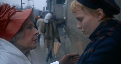 Still from Rosemary's Baby (1968) that has been tagged with: medium close-up & profile shot & exterior
