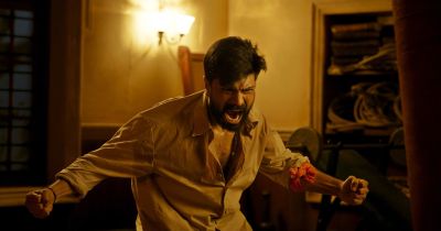 Still from RRR (2022) that has been tagged with: b9410e