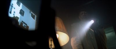 Still from Se7en (1995) that has been tagged with: computer screen & flashlight & god rays