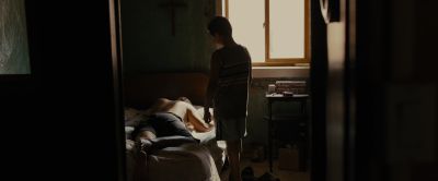 Still from Sicario (2015) that has been tagged with: doorway & bed