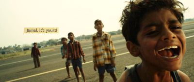 Still from Slumdog Millionaire (2008) that has been tagged with: india & titles