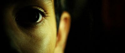 Still from Slumdog Millionaire (2008) that has been tagged with: extreme close-up