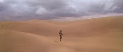 Still from Star Wars: A New Hope (1977) that has been tagged with: desert & android & horizon