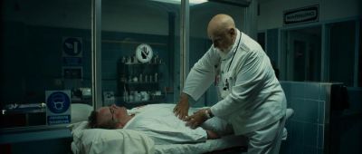Still from Synecdoche, New York (2012) that has been tagged with: hospital room