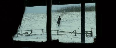 Still from The Assassination Of Jesse James By The Coward Robert Ford (2007) that has been tagged with: interior & fence & day & window & over-the-shoulder
