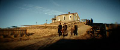 Still from The Assassination Of Jesse James By The Coward Robert Ford (2007) that has been tagged with: group-shot & lens distortion