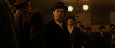 Still from The Assassination Of Jesse James By The Coward Robert Ford (2007) that has been tagged with: 3d2b1f & interior & group-shot & wide shot