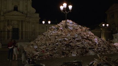 Still from The Dreamers (2003) that has been tagged with: street light & trash