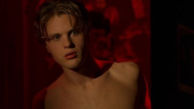 Still from The Dreamers (2003) that has been tagged with: 470607 & medium shot & night