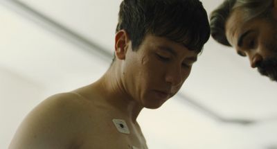 Still from The Killing of a Sacred Deer (2017) that has been tagged with: two-shot & medium close-up & hospital room