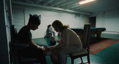 Still from The Killing of a Sacred Deer (2017) that has been tagged with: first aid