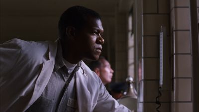 Still from The Shawshank Redemption (1994) that has been tagged with: peeking