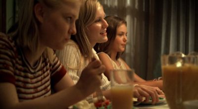 Still from The Virgin Suicides (1999) that has been tagged with: medium close-up & three-shot