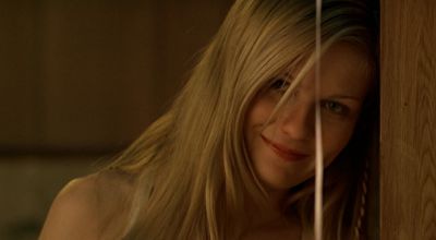 Still from The Virgin Suicides (1999) that has been tagged with: 3d341f & close-up & day