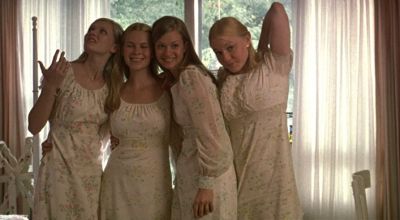 Still from The Virgin Suicides (1999) that has been tagged with: group-shot