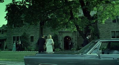 Still from The Virgin Suicides (1999) that has been tagged with: 75aac2 & establishing shot