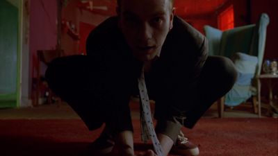 Still from Trainspotting (1996) that has been tagged with: low-angle & apartment