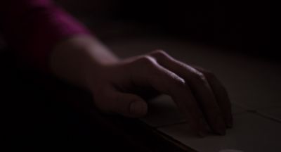 Still from Under The Skin (2013) that has been tagged with: hand & night