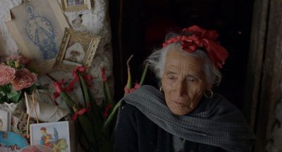 Still from Y Tu Mamá También (2001) that has been tagged with: interior